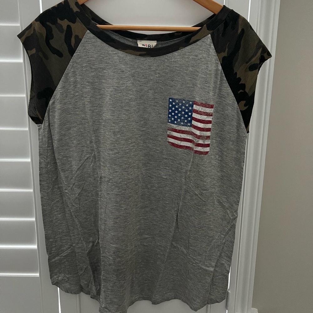 Women’s Distressed American Flag Tee with Camo Sleeves. Size Large.